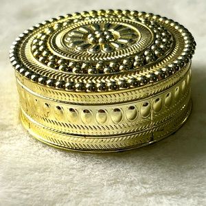 Small plastics jewelry box